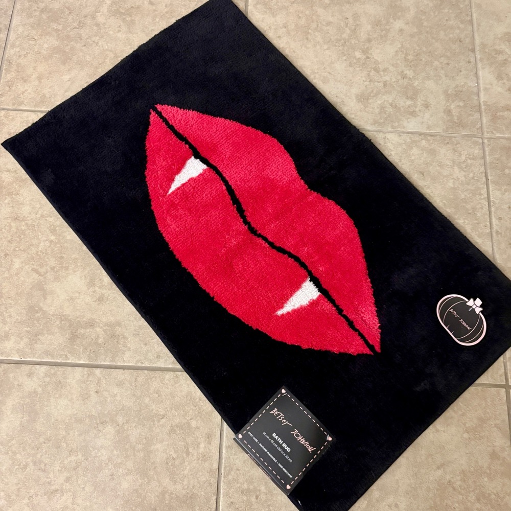 Betsey Johnson Vampire Lips Black Halloween Bath Rug 20" x 32" New